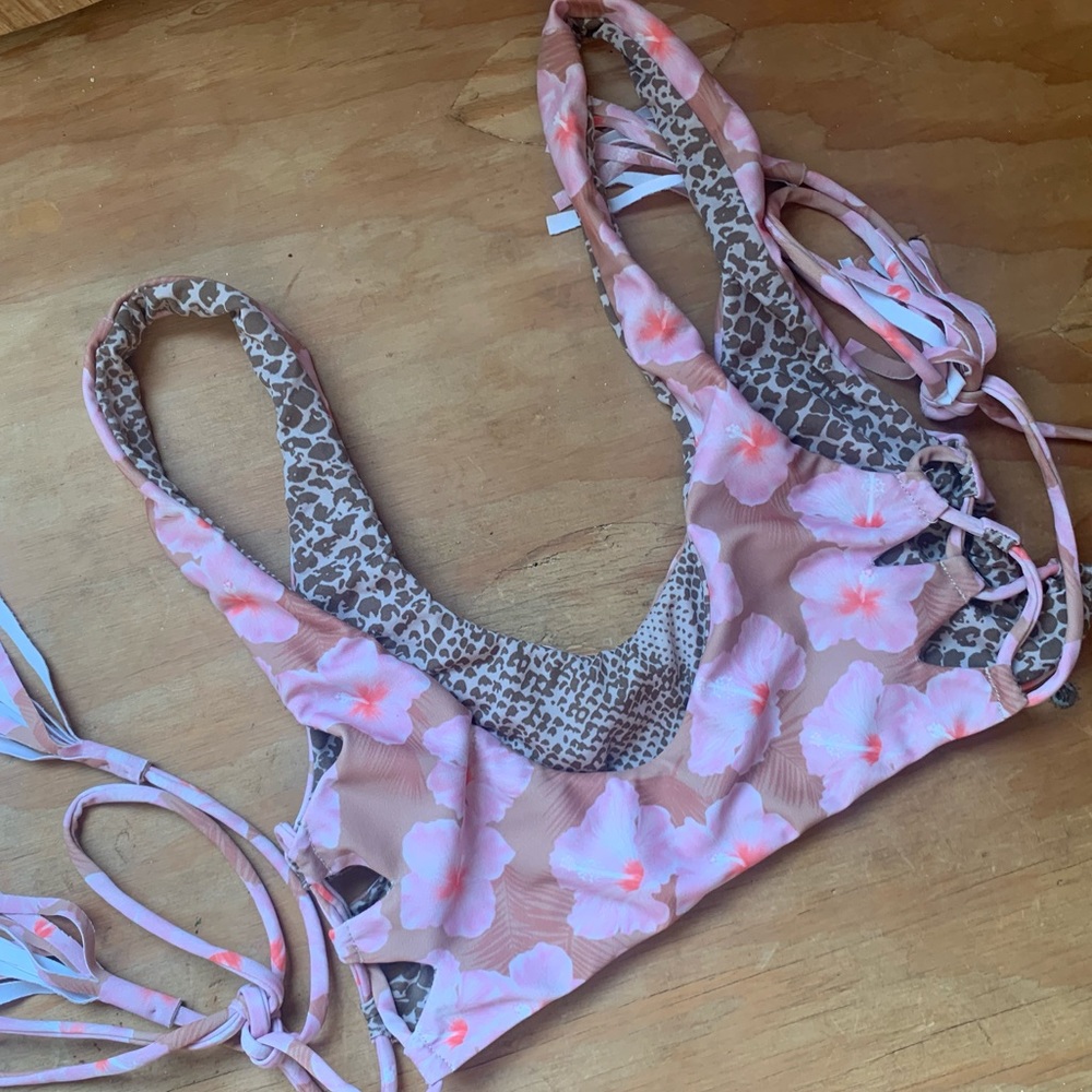 Acacia hunter bikini top capsule mahalo print